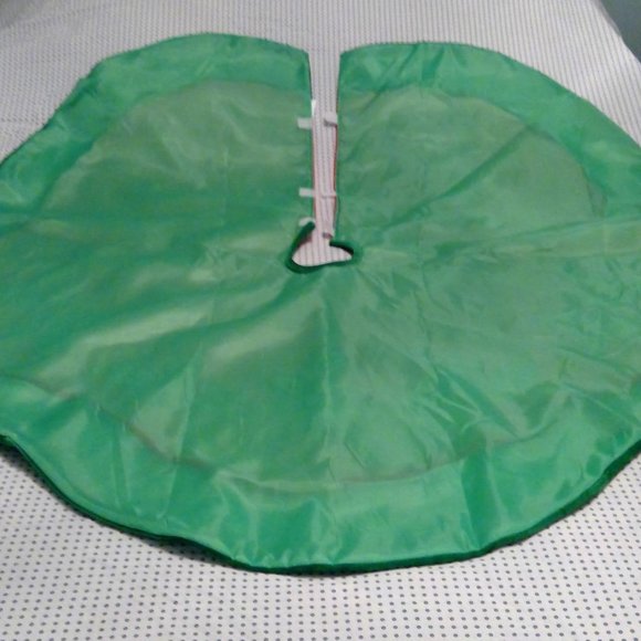 Christmas Tree Skirt - Picture 2 of 3